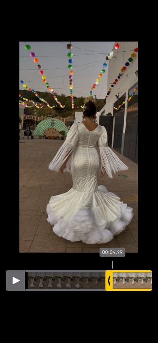 Traje de flamenca blanco con lunares