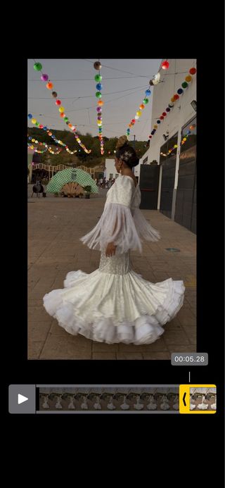 Traje de flamenca blanco con lunares