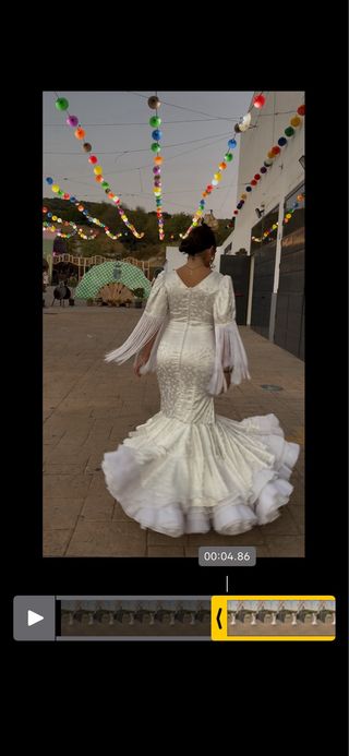 Traje de flamenca blanco con lunares