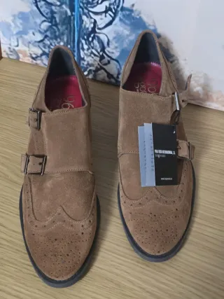 ZAPATOS CON ETIQUETA NÚMERO 39. EL CORTE INGLÉS