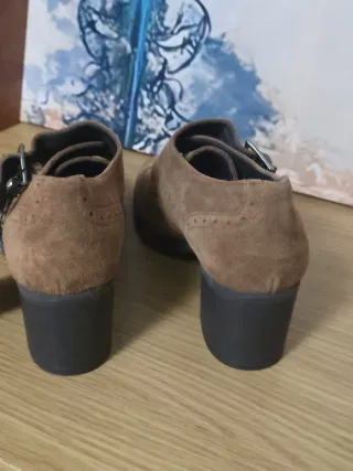 ZAPATOS CON ETIQUETA NÚMERO 39. EL CORTE INGLÉS