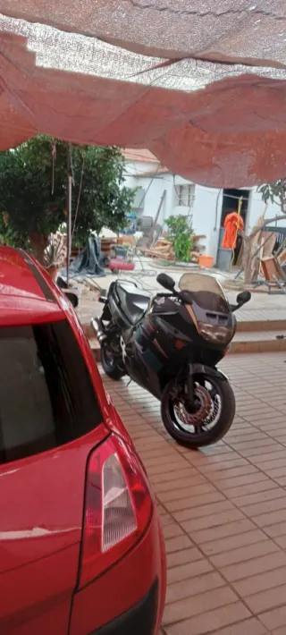 Honda CBR 1000f Negra y Verde