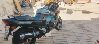 Honda CBR 1000f Negra y Verde