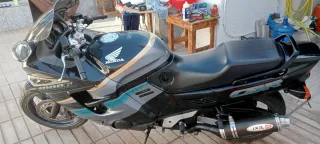 Honda CBR 1000f Negra y Verde