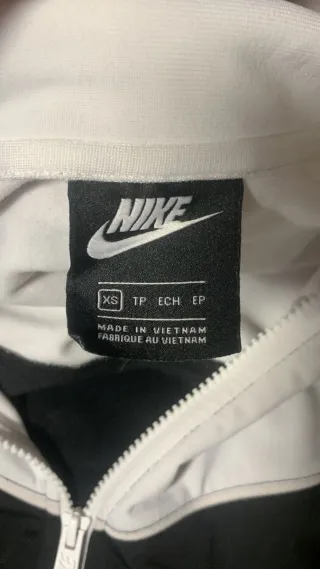 Chaqueta Nike Blanca y Negra Talla XS