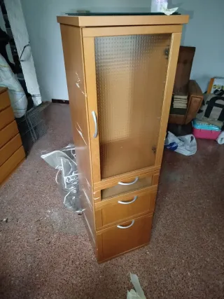 Armario madera con puerta cristal y cajones