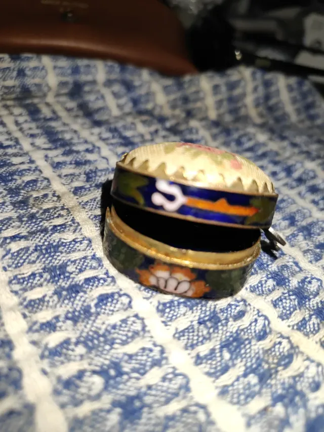 Scatolina vintage per pillole con fiori