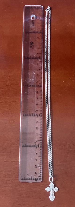 Cadena de plata con cruz