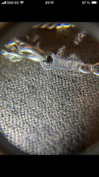 Cadena de plata con cruz