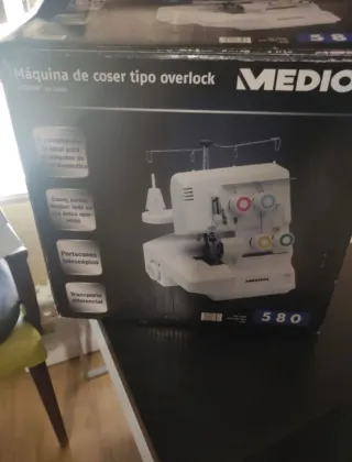 Máquina de coser overlock MEDION 580