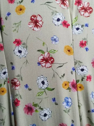 Traje de flamenca floral con volantes
