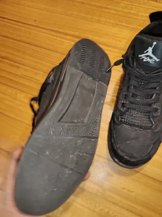 Jordan 4 Negro