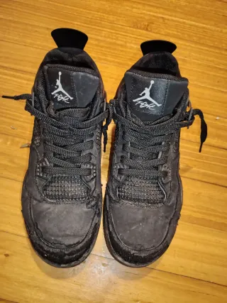 Jordan 4 Negro