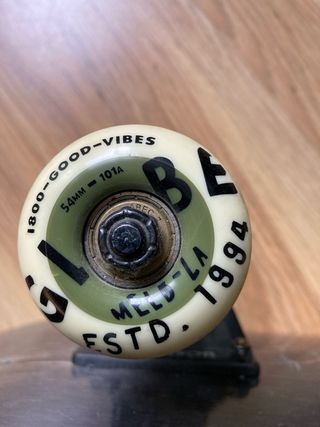 Skate Globe Resin-7 8.375” Completo