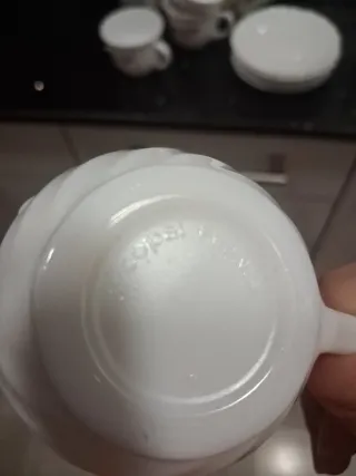 2 Juegos de 6 tazas cada uno.