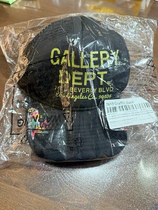 Berretto Gallery Dept. nero con fiori