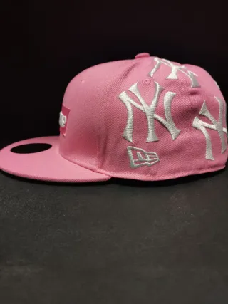 Gorra Supreme New Era 59FIFTY Rosa Talla 7.1/2