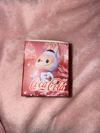 Figura Labubu Coca-Cola Coleccionable