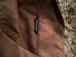 Falda de fiesta marrón y negra