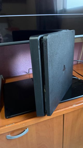 PS4 Slim Negra + 2 Mandos + Call of Duty