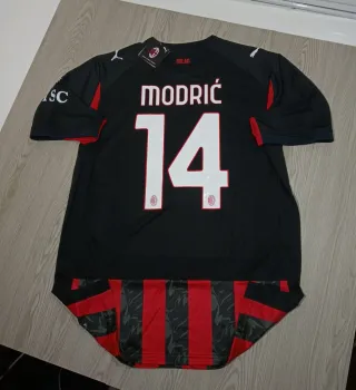 Camiseta Luka Modrić AC Milan