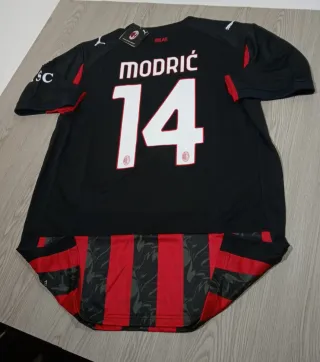 Camiseta Luka Modrić AC Milan