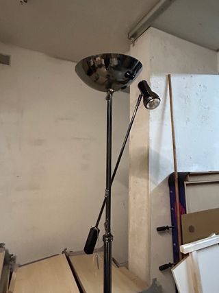 Lámpara de pie cromado