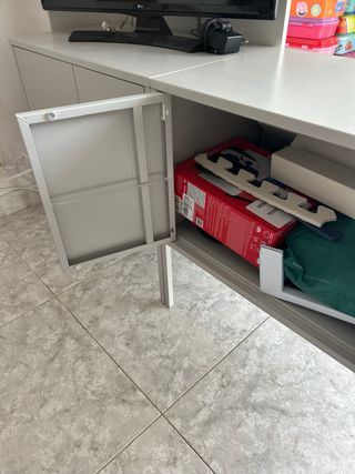 Mueble bajo TV gris chapa