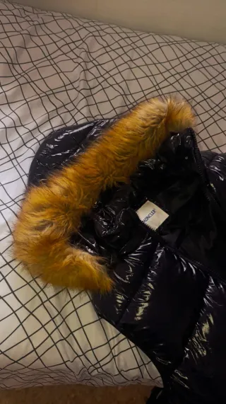 Chaleco Moncler Negro brillante con Capucha y Pelo