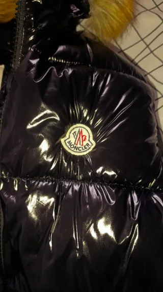 Chaleco Moncler Negro brillante con Capucha y Pelo