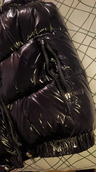 Chaleco Moncler Negro brillante con Capucha y Pelo