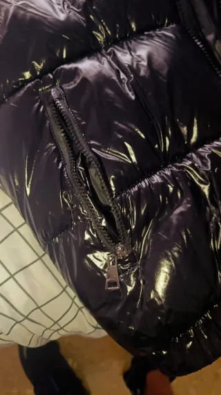 Chaleco Moncler Negro brillante con Capucha y Pelo