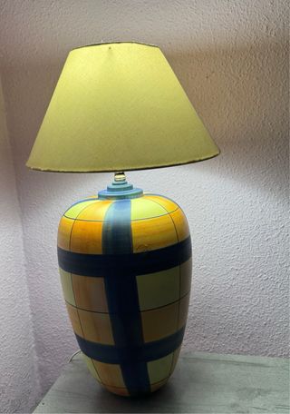 Lampada in ceramica con design a quadri