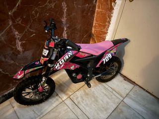 Moto Motocross Eléctrica ROAN Negra y Rosa