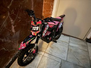Moto Motocross Eléctrica ROAN Negra y Rosa