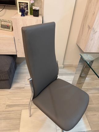 Mesa cristal/inox y 4 sillas tapizadas