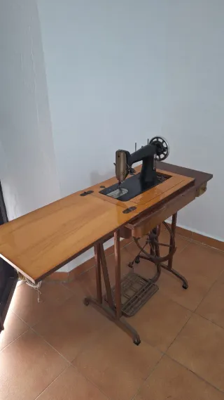 Máquina de coser Singer antigua