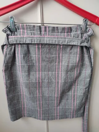Falda de cuadros con cinturón