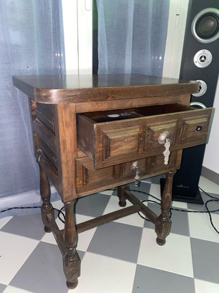 Mesita de noche antigua de madera