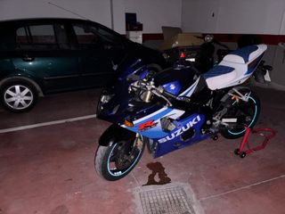 Suzuki GSX-R 600 Azul y Blanco