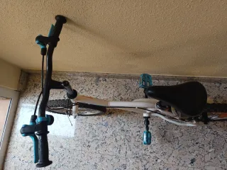 Bicicleta infantil B'TWIN blanca