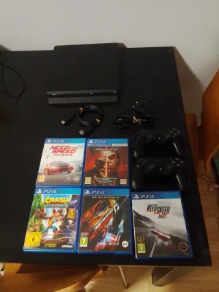 PS4 (PlayStation 4) + 2 Mandos + 5 Juegos