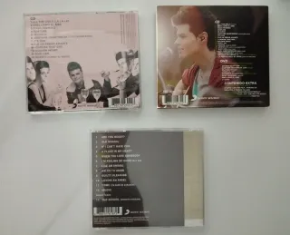 Discos y libro Abraham Mateo