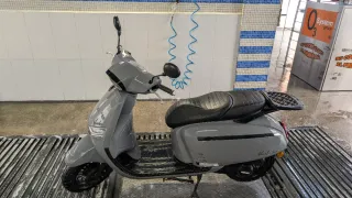 Moto Scooter Gris Automática 50cc  Keeway
