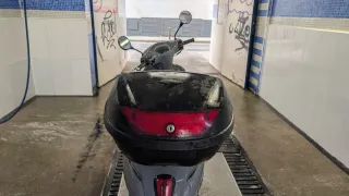 Moto Scooter Gris Automática 50cc  Keeway