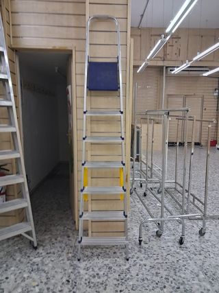 Escalera Tijera Metálica. Varios largos y peldaños