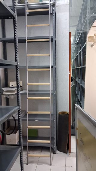 Escalera Tijera Metálica. Varios largos y peldaños