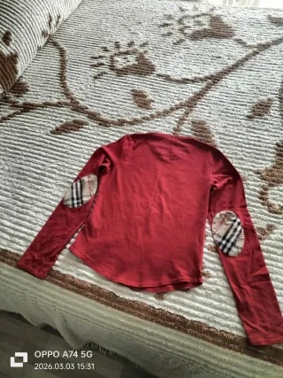 Maglietta Burberry rossa con dettagli check