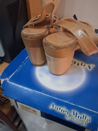 Zapatos de tacón beige