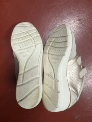 Zapatillas Geox velcro cuña beige y oro